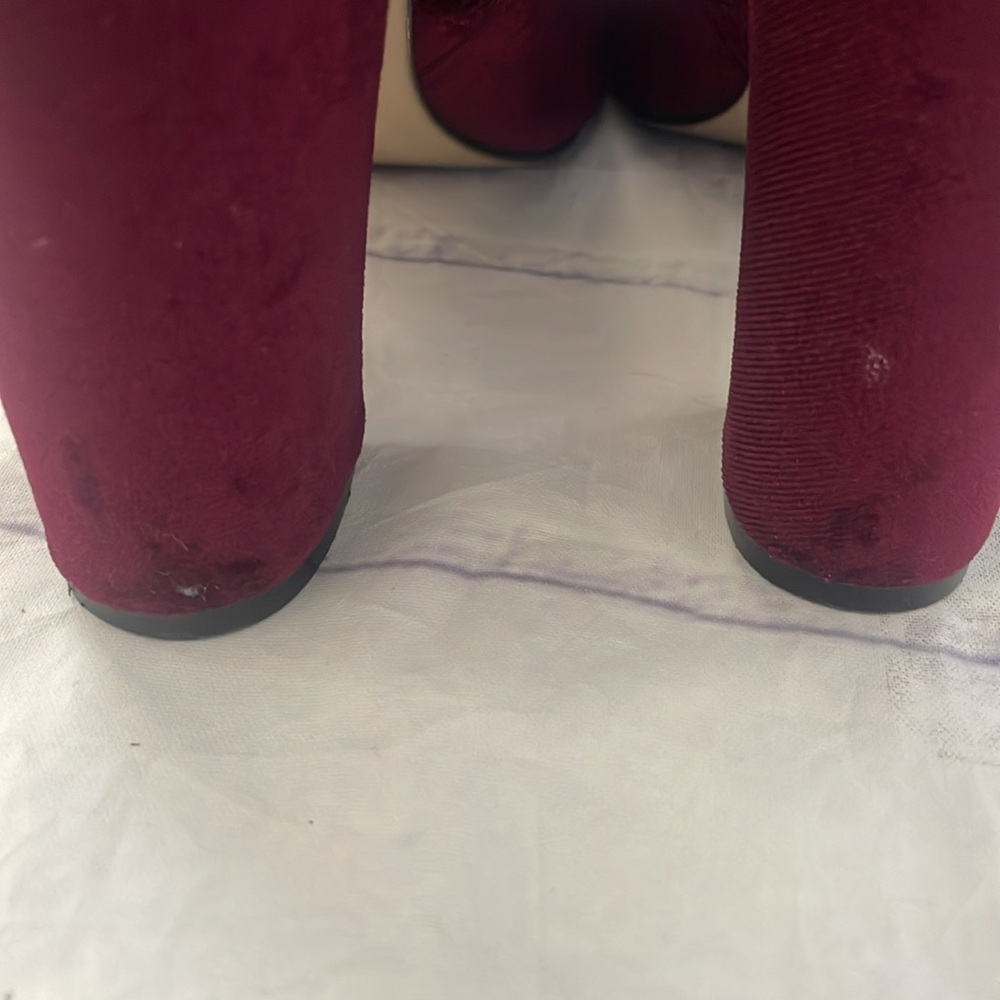 Madden Girl Burgundy Velvet Sock bootie 
Size (6 1/2) - Picture 14 of 14